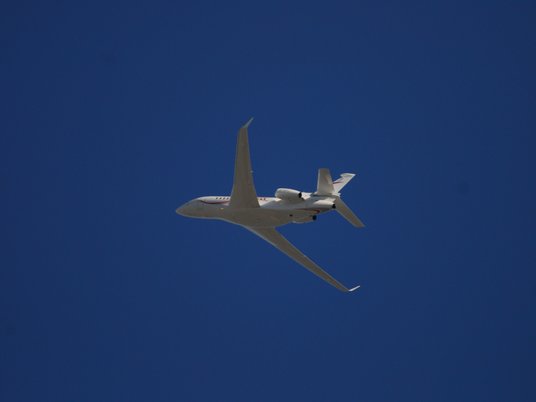 Самолет Falcon 10 в полете