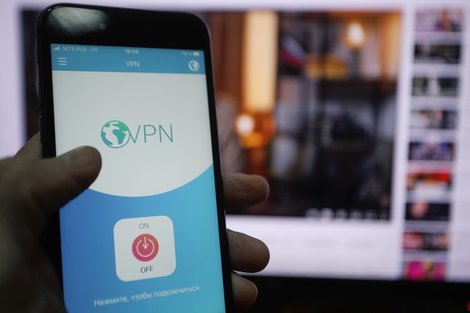 Смартфон с VPN-сервисом