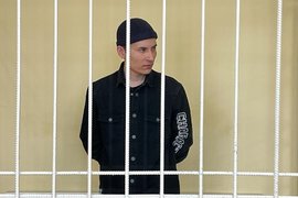 Осужденный за убийство 17-летней девушки Хушнуд Хамроев в зале суда