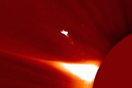 Загадочный объект у Солнца