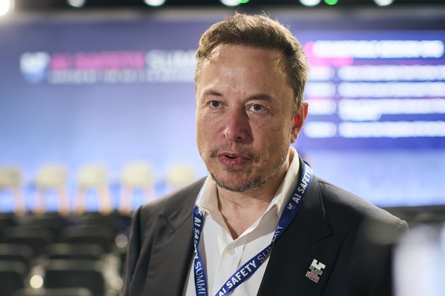 Основатель компаний SpaceX и Tesla Илон Маск