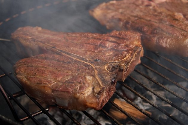 Стейк на решетке