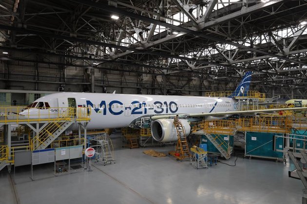 Самолет МС-21