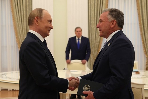 Президент России Владимир Путин и спецпосланник президента США Стив Уиткофф