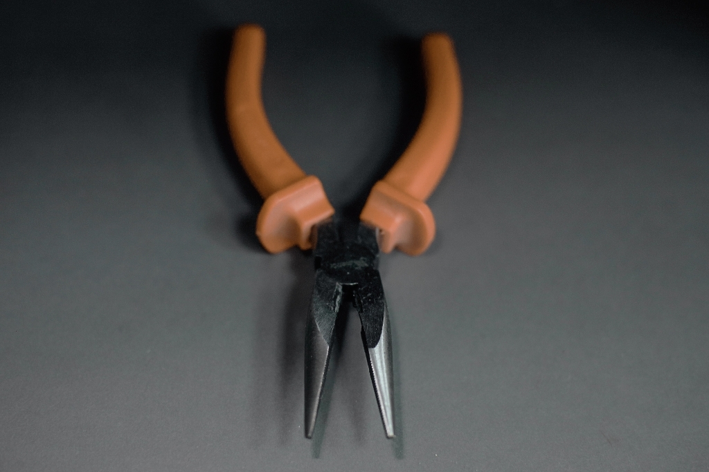 Плоскогубцы и пассатижи