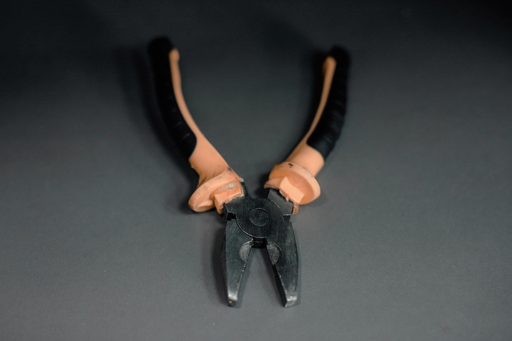 Плоскогубцы и пассатижи