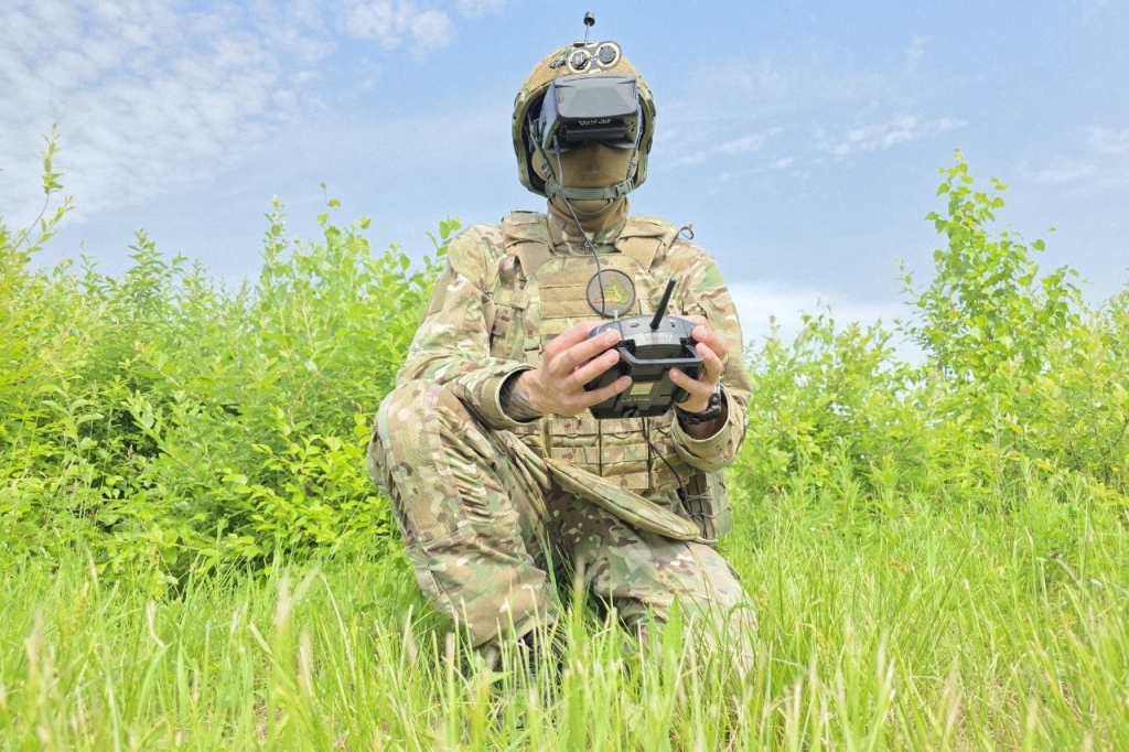 Российский оператор FPV-дрона