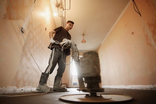 Заливка полусухой стяжки пола