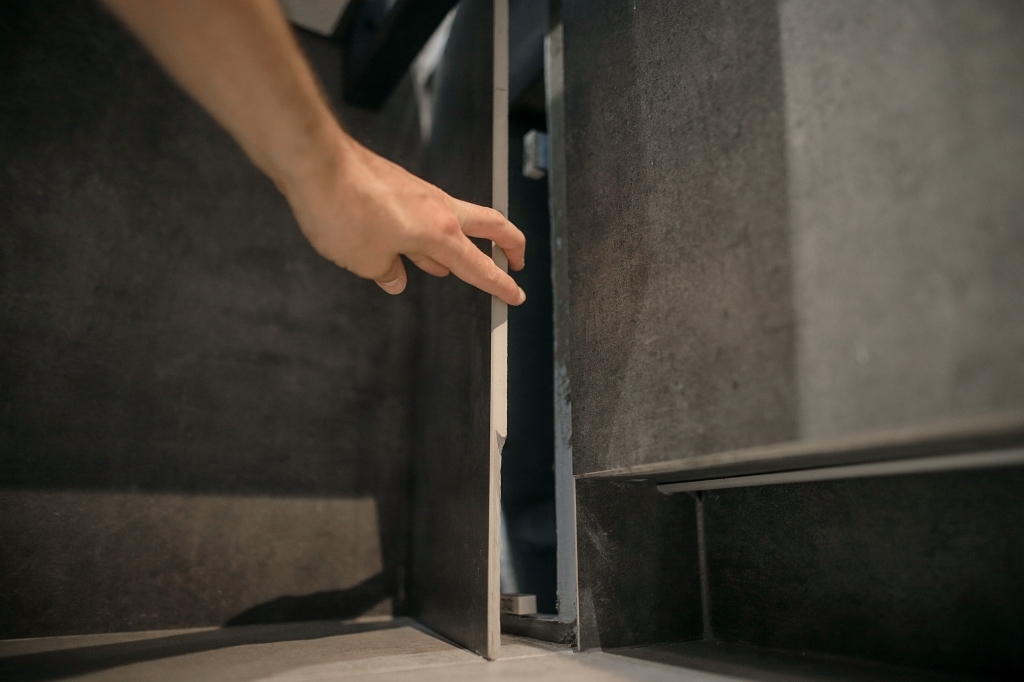 Технический люк в ванной Технический люк в ванной