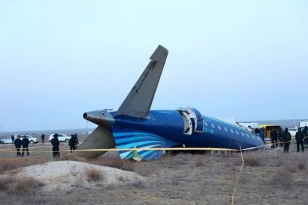 Место крушения самолета Azerbaijan Airlines в Актау