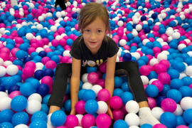 Девочка в игровой