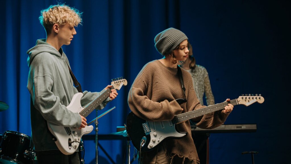 Кадр из сериала «Плакса» Кадр из сериала «Плакса»