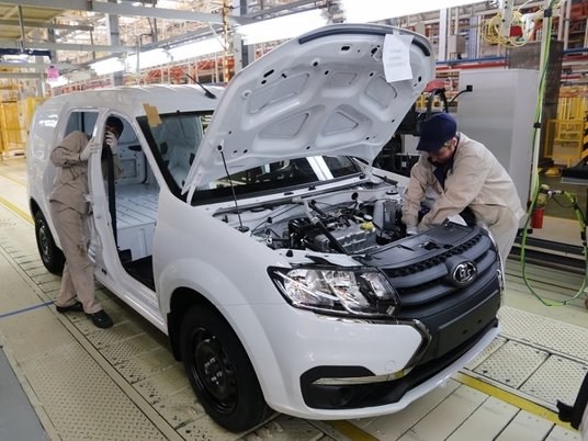 Сборка автомобиля Lada Largus