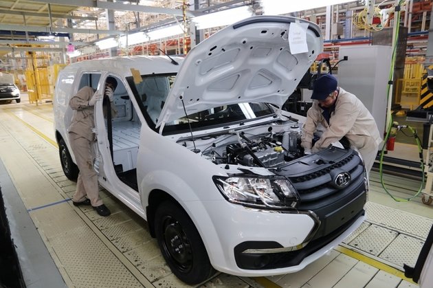 Сборка автомобиля Lada Largus