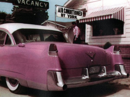 Элвис Пресли и его первый Cadillac Fleetwood Sixty Special