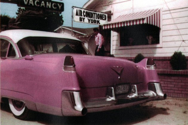 Элвис Пресли и его первый Cadillac Fleetwood Sixty Special