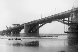 Строительство Коммунального (Октябрьского) моста через Обь в Новосибирске