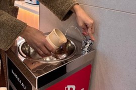 питьевой фонтанчик в новосибирском аэропорту Толмачево