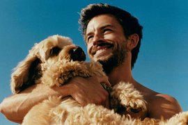 Британский актер Джонатан Бейли