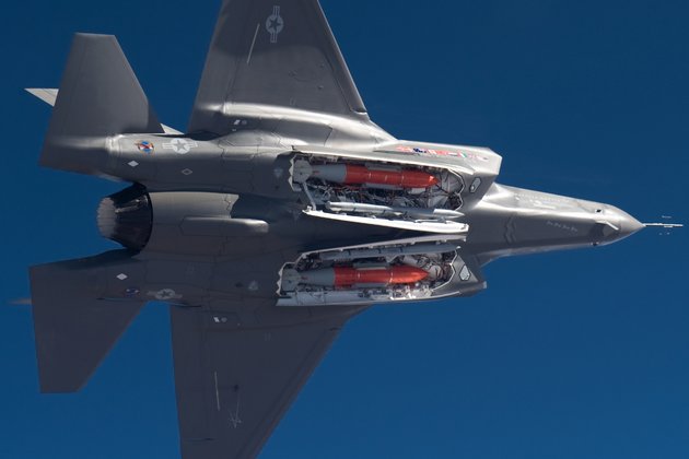 F-35 с ядерной бомбой B61-12