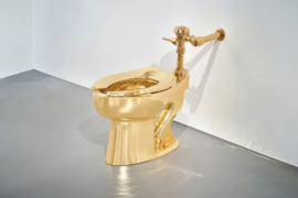 Золотой унитаз, выставленный на торги аукционом Sotheby's