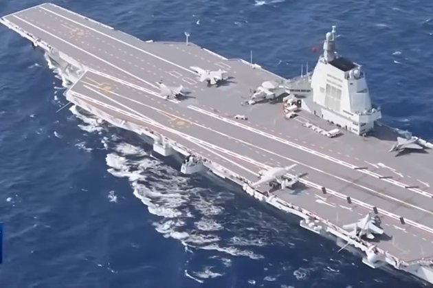 Китайский авианосец «Фуцзянь»