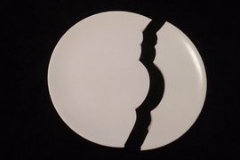 В этот день необходимо было выбросить из дома всю треснутую посуду