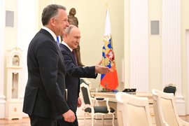Спецпосланник президента США Стивен Уиткофф и президент России Владимир Путин