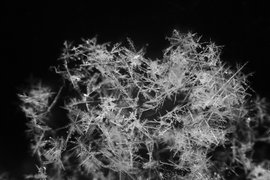 Девушки и дети в этот день умывались снегом