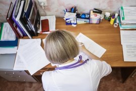 Врач в поликлинике