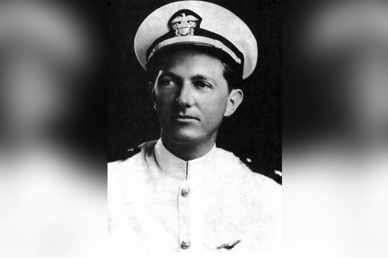 Командир «Звена 19» лейтенант ВМС США Чарльз Тейлор