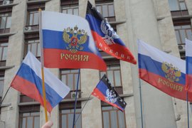 Флаги России и ДНР