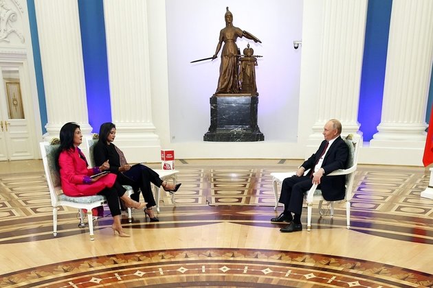 Президент России Владимир Путин дает интервью телеканалам India Today и Aaj Tak