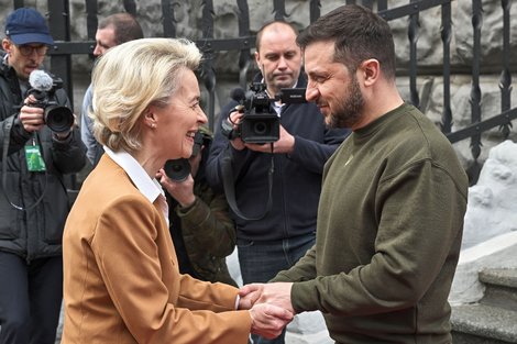 Глава Еврокомиссии Урсула фон дер Ляйен и президенты Украины Владимир Зеленский