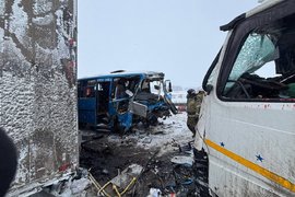 Сразу шесть человек погибли при столкновении автобуса и нескольких автомобилей в Омской области
