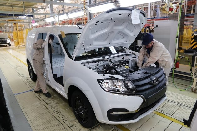 Сборка автомобиля Lada Largus