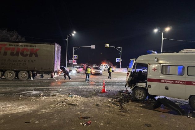 Столкновение фуры и скорой помощи в Омской области