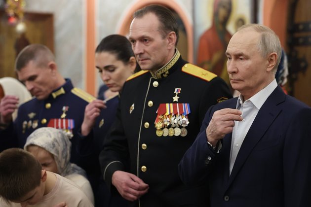 Путин принял участие в рождественском богослужении