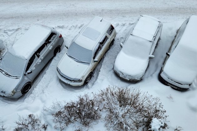Автомобиль под снегом