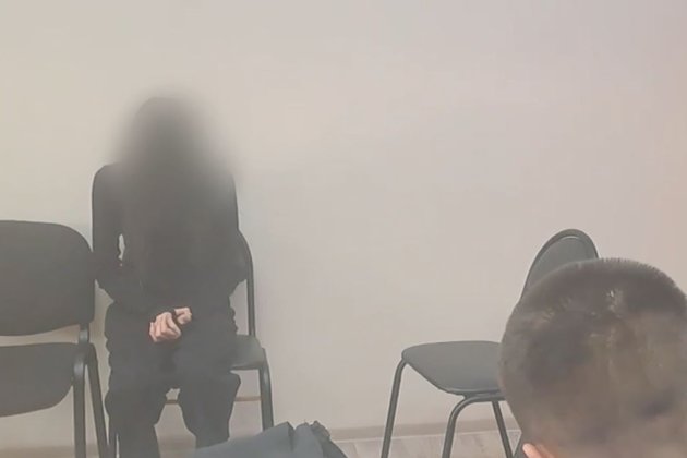 Напавшая на учителя и сверстницу школьница из Кодинска у следователя