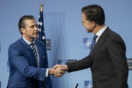 Министр обороны США Пит Хегсет и генеральный секретарь НАТО Марк Рютте