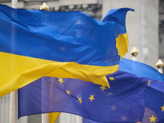 Флаг ЕС и Украины