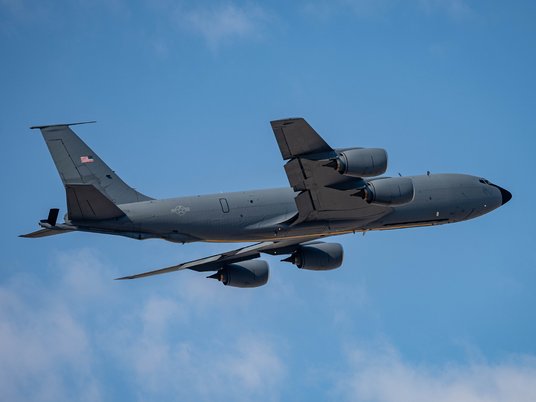 Американский самолет-заправщик KC-135