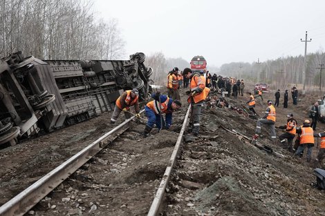 Последствия схода с рельсов поезда №302 Москва — Челябинск