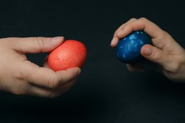 Как победить в пасхальной битве яйцами