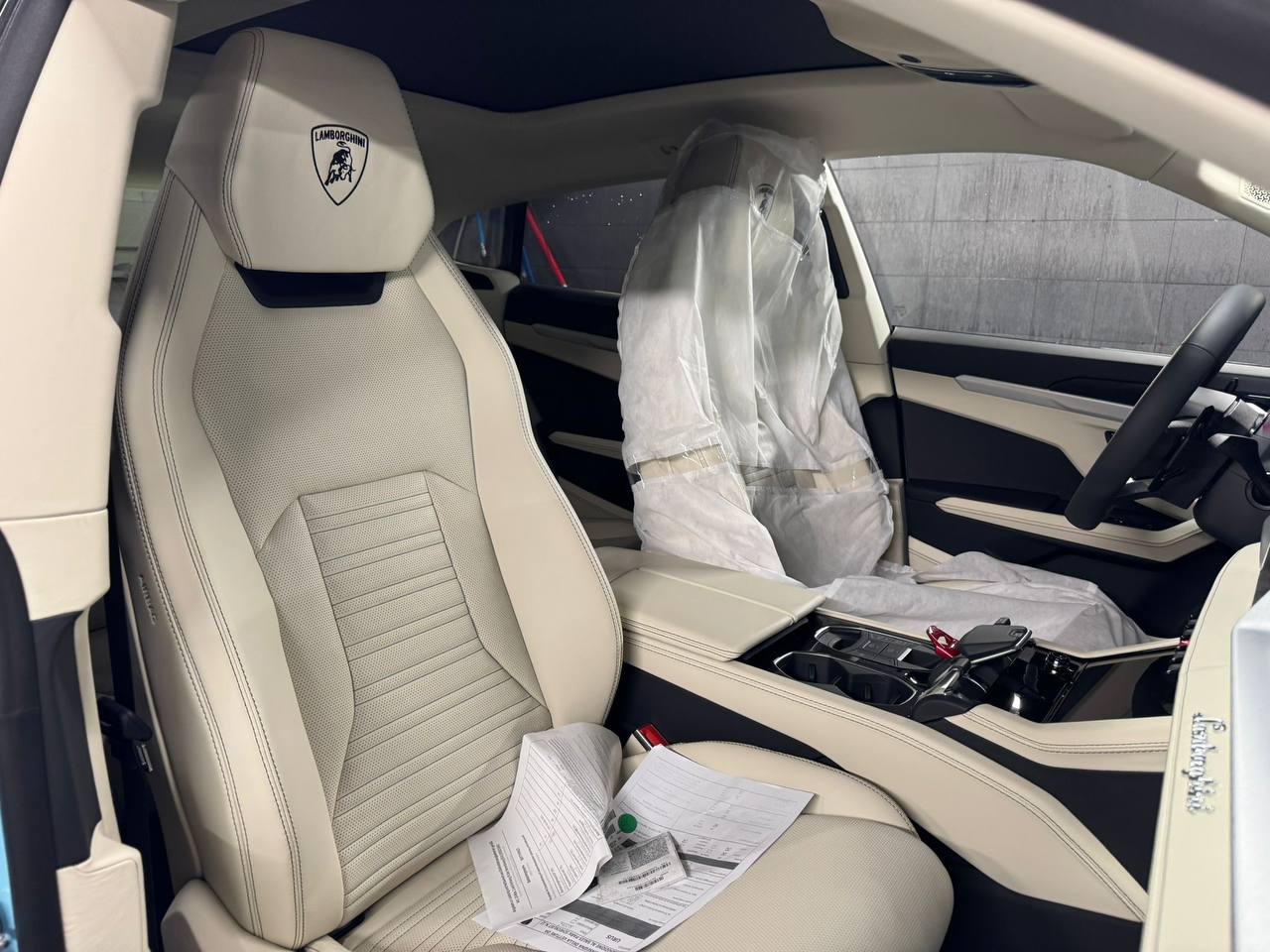 Салон Lamborghini Urus Виктории Бони