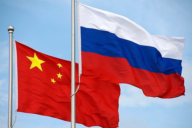 Флаги России и Китая