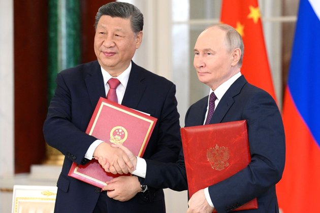 Председатель КНР Си Цзиньпин и президент России Владимир Путин