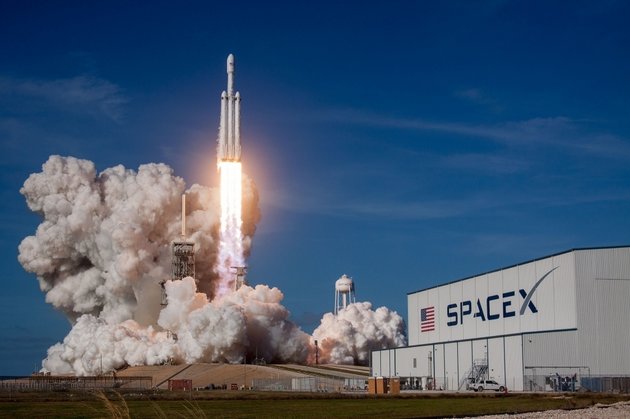 Компания SpaceX