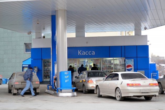 АЗС Газпромнефть и машины, касса